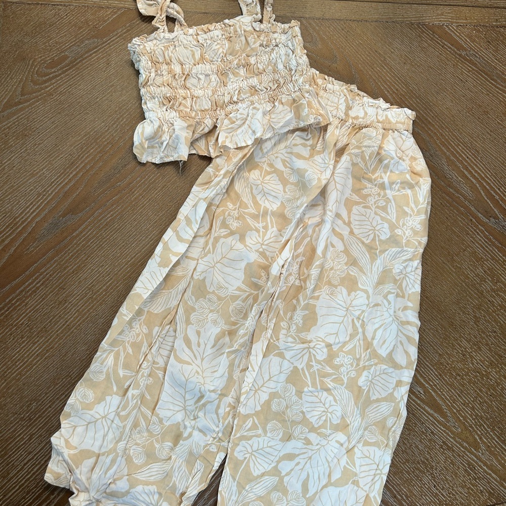 Girls size 7 two piece outfit - Floral Beige top and pant set